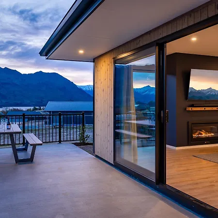 Peaks And Pines Wanaka Villa